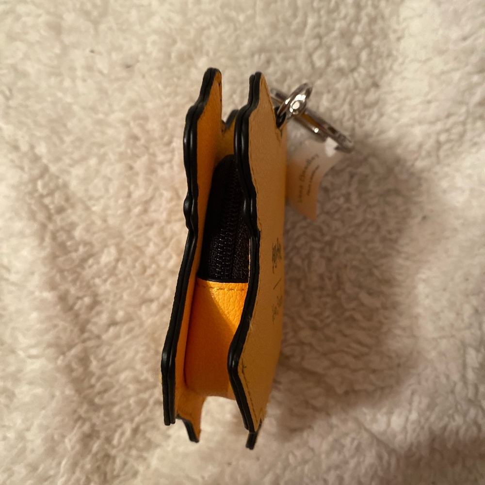 Sold New Vera Bradley Harry Potter Hogwarts Crest Zip Bag Charm Limited Edition - Picture 5 of 7